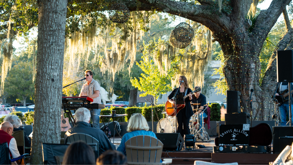 Live Under The Oaks Concert: Memphis Lightning